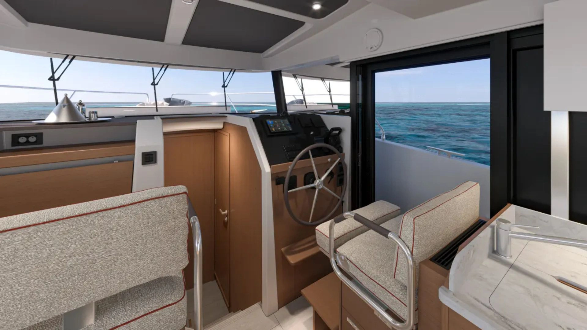 Swift Trawler 37 Sedan Helm