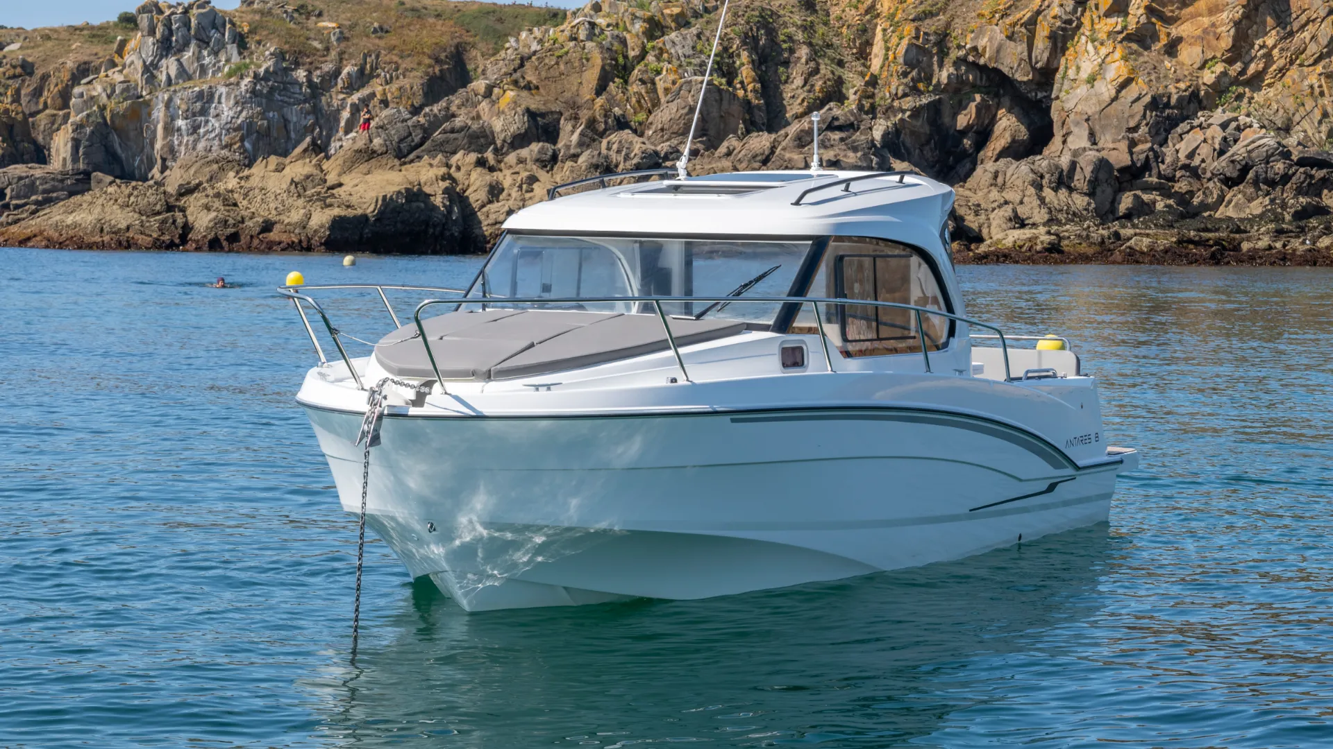 Beneteau Antares 8 – Must have options - 5