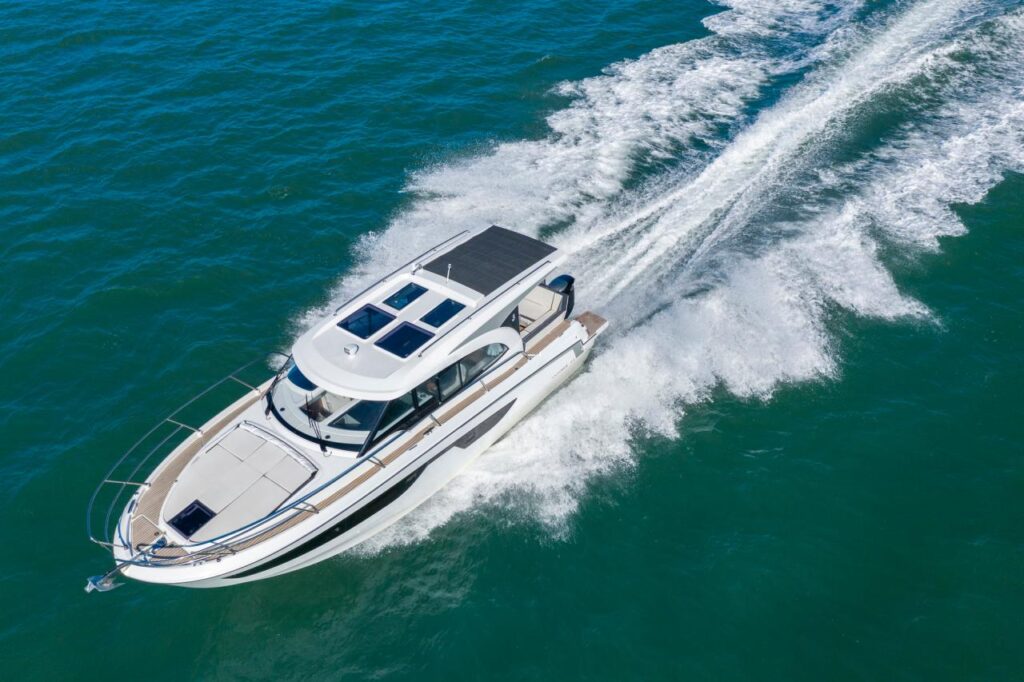 Beneteau Antares 11 Coupe At Speed