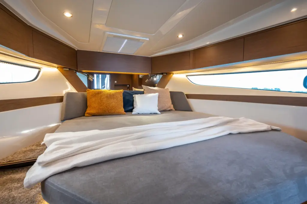 Beneteau Antares 11 Coupe Cabin