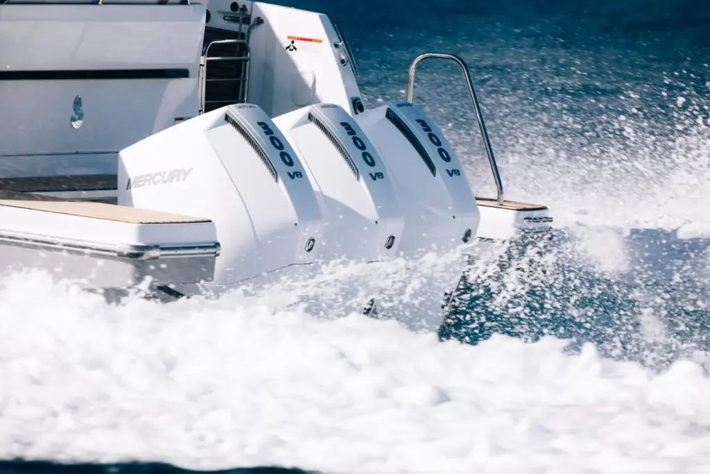 Beneteau Antares 12 Coupe Engines in Action