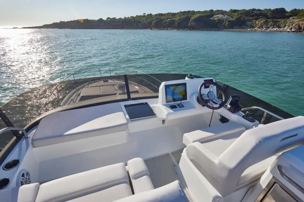 Beneteau Antares 12 Fly - on water from flybridge