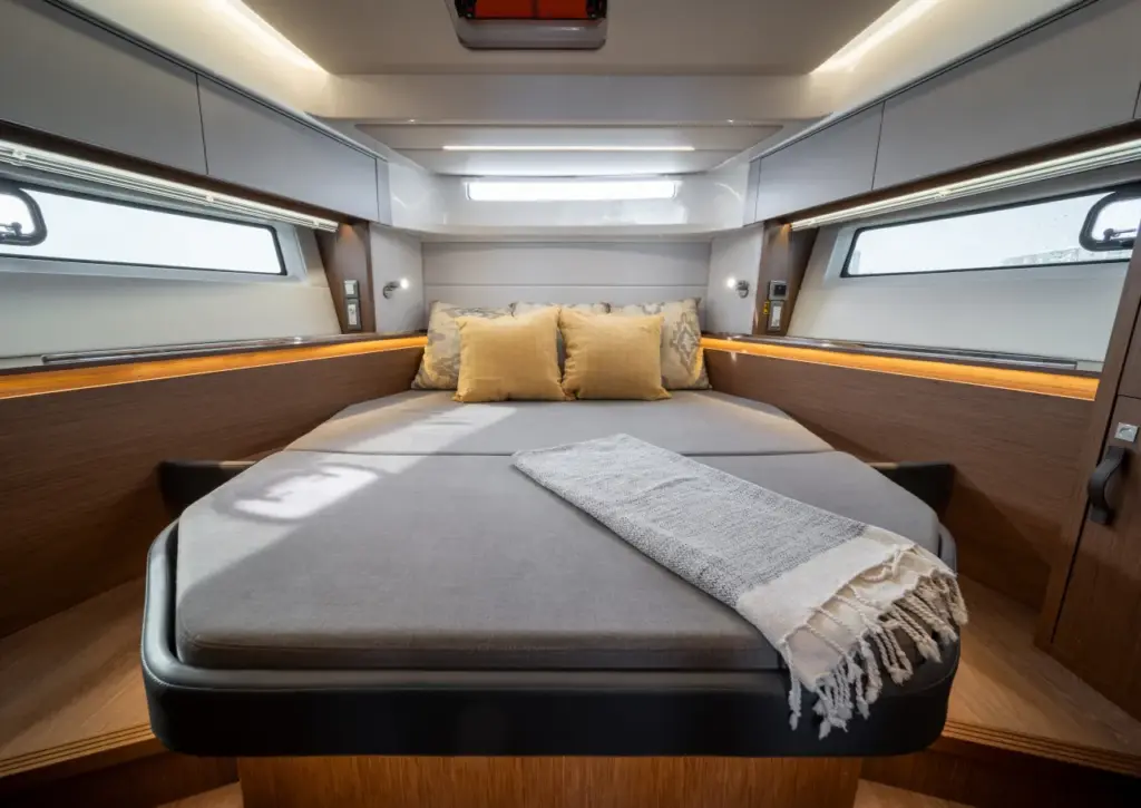Beneteau Antares 12 Fly - Cabin