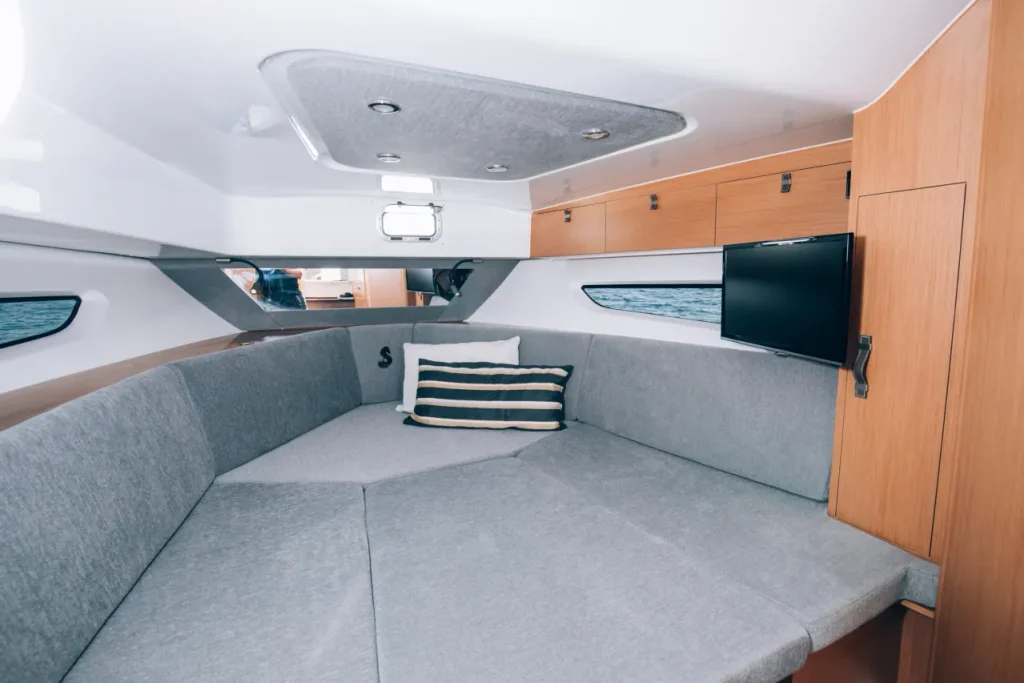 Flyer 10 saloon berth