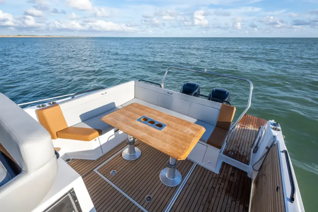 Flyer 9 Sundeck's cockpit