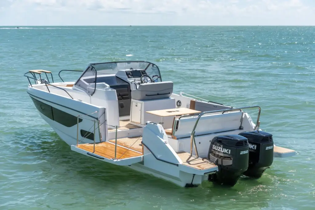 Flyer 9 Sundeck with Swim Deck 
