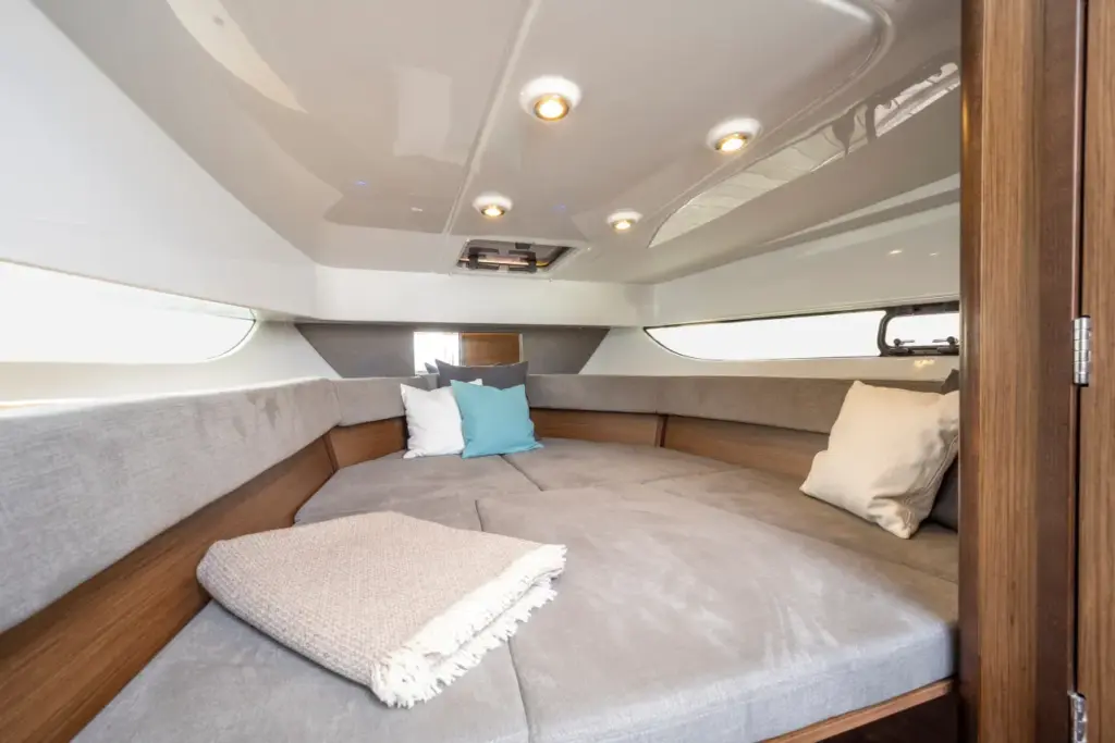 Flyer 9 Sundeck Cabin