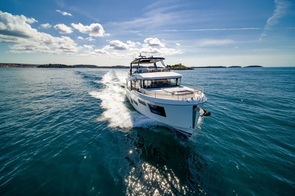Beneteau Grand Trawler 63 At Speed
