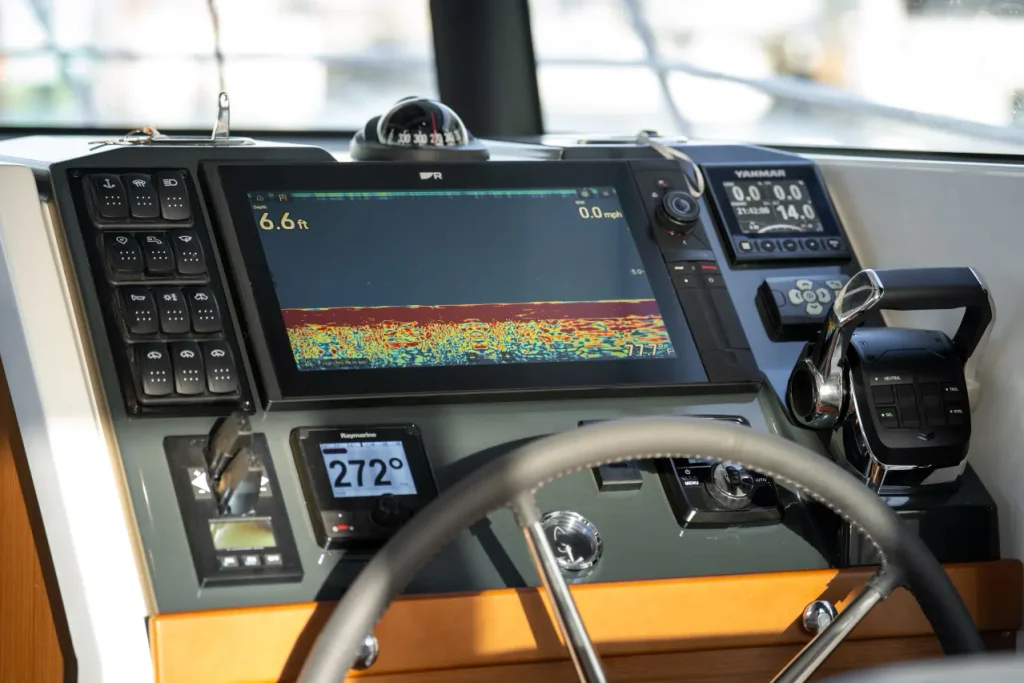 Swift Trawler 37 Fly Helm
