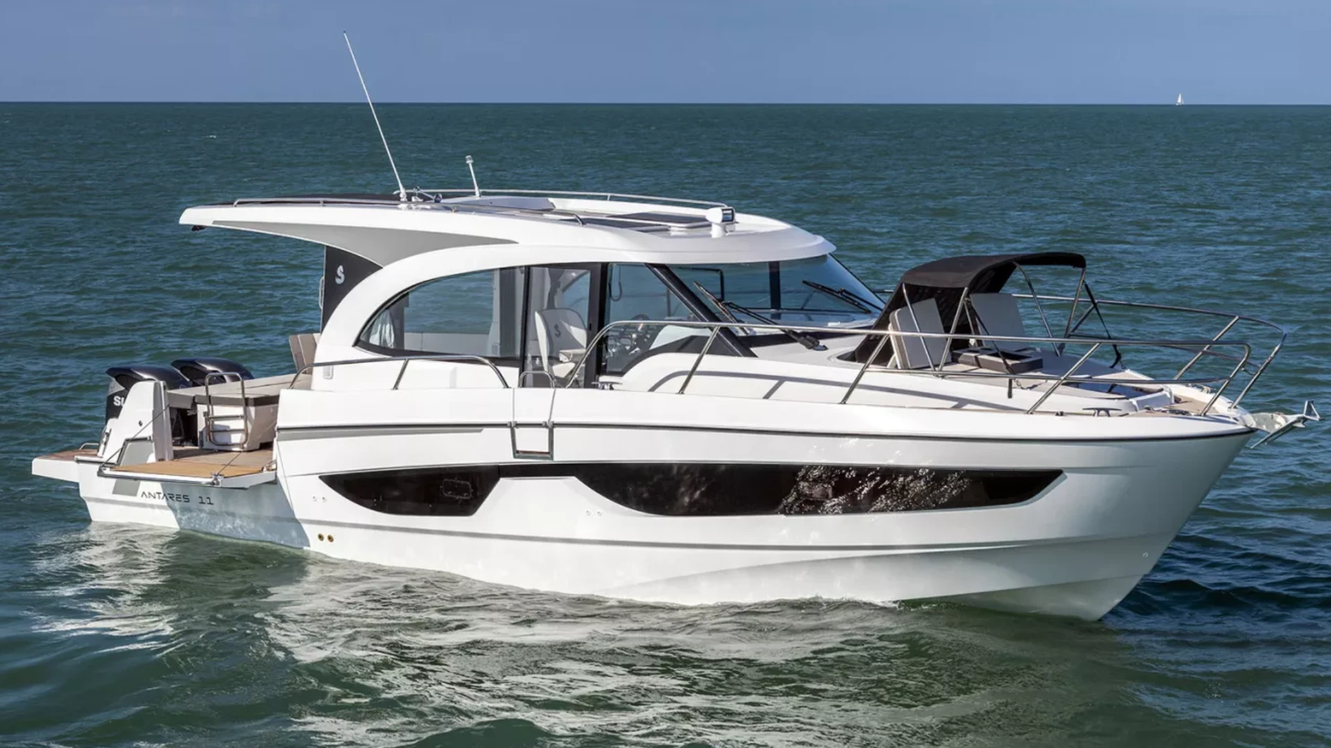 Beneteau Antares 11 Coupe Hero