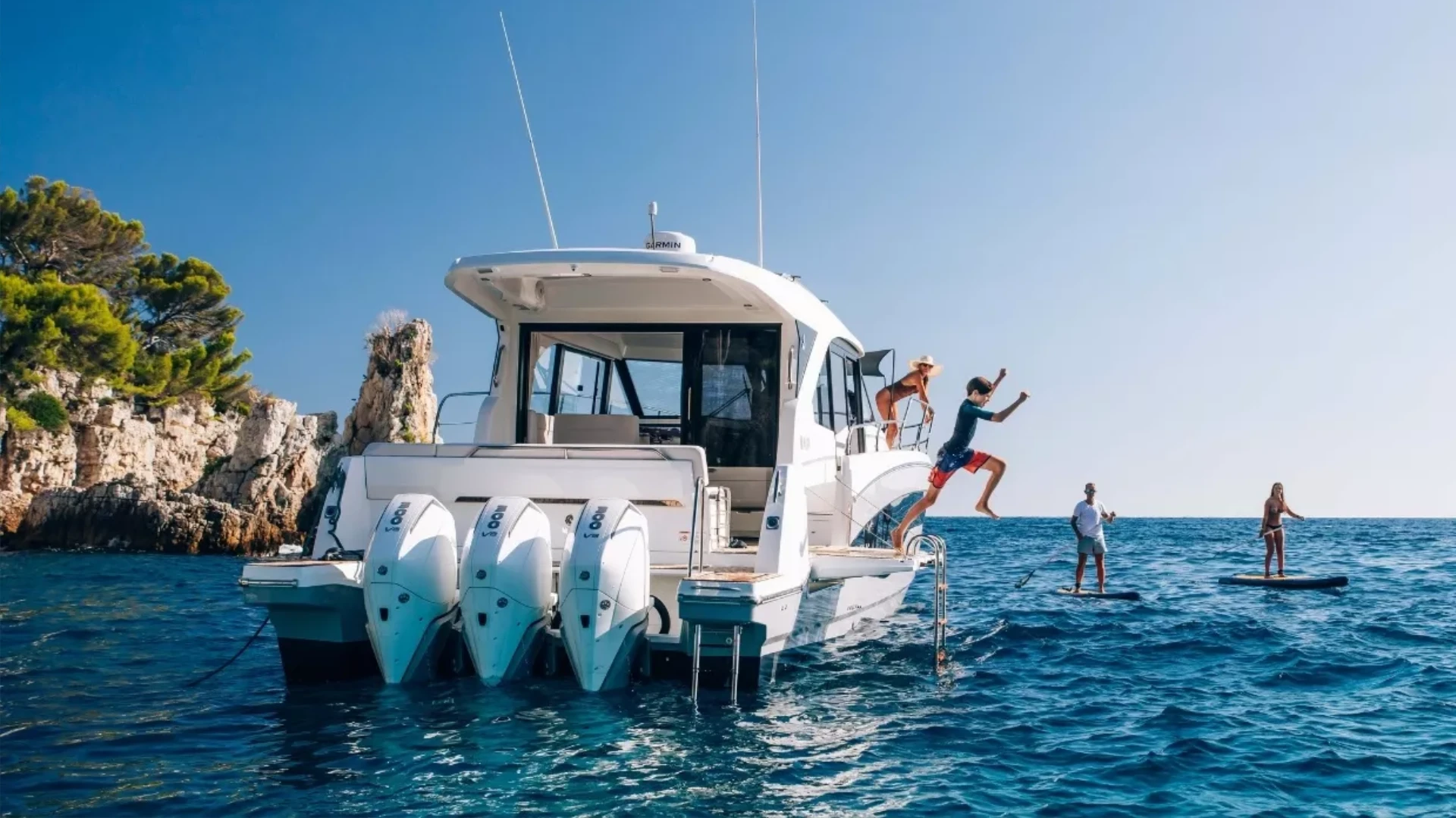 Beneteau Antares 12 Coupe Hero