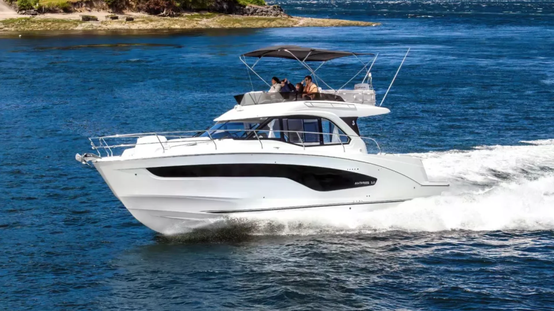 Beneteau Antares 12 Fly Hero