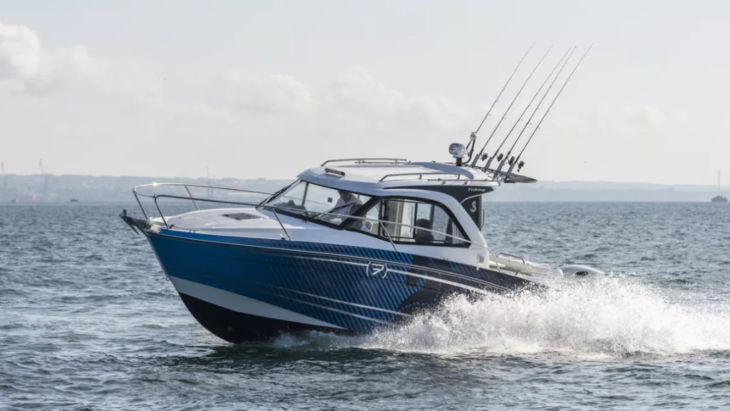 Beneteau Antares 7 Fishing