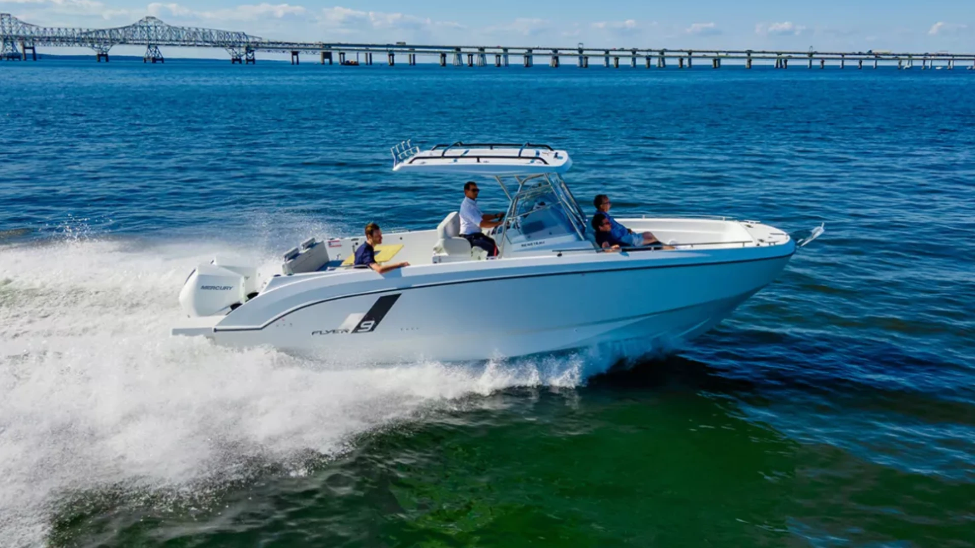 Beneteau Flyer 9 Spacedeck Hero