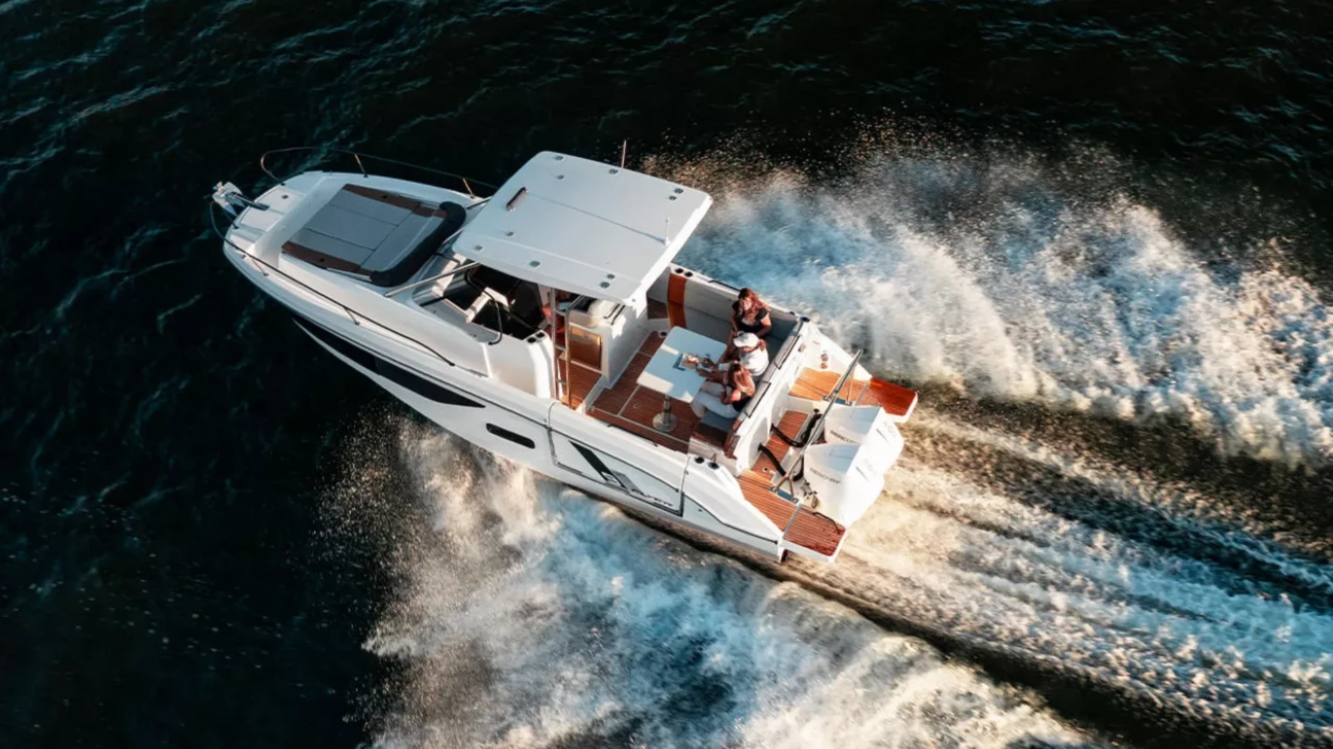 Beneteau Flyer 9 Sundeck Hero