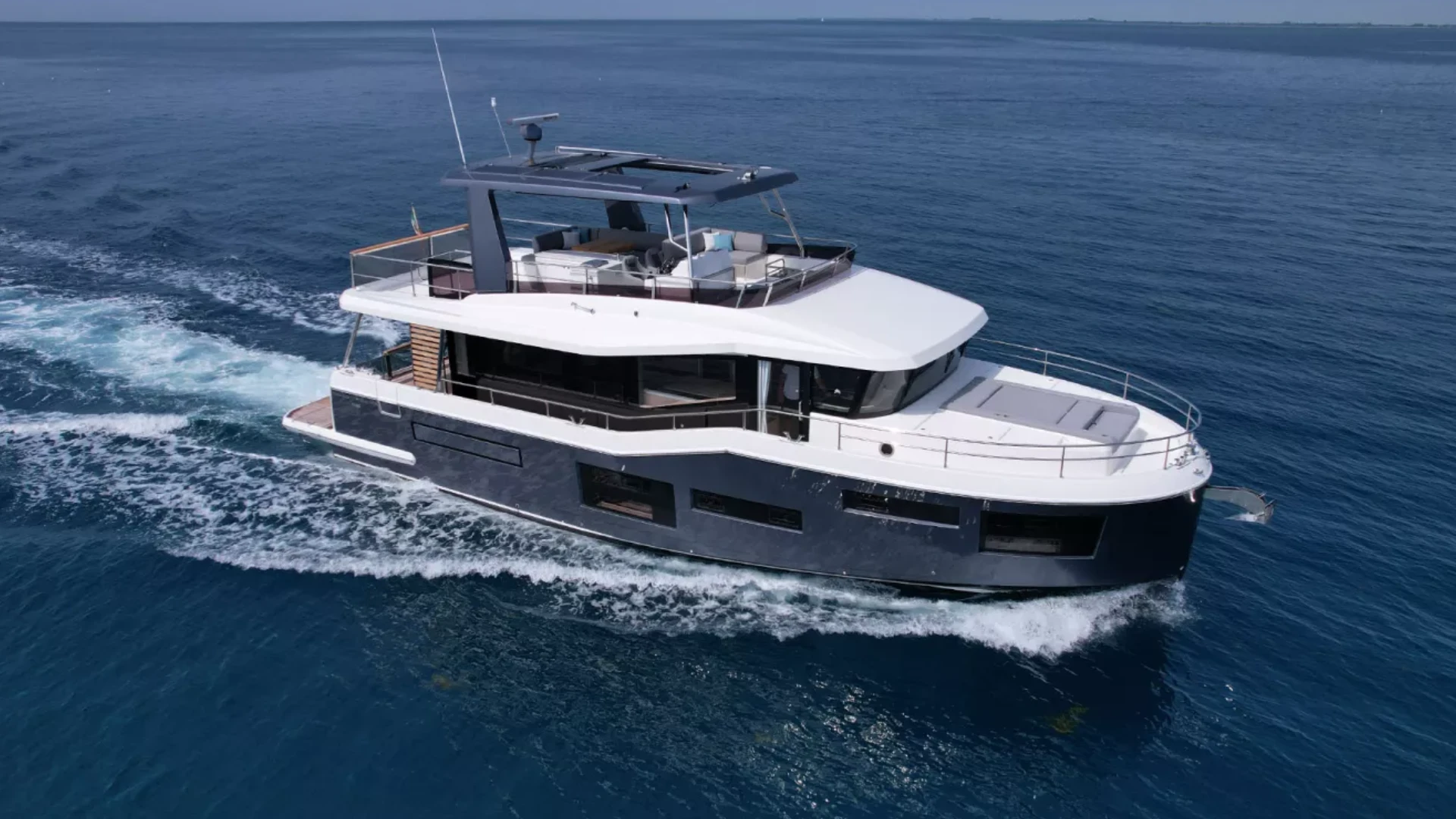 Beneteau Grand Trawler 63 Hero