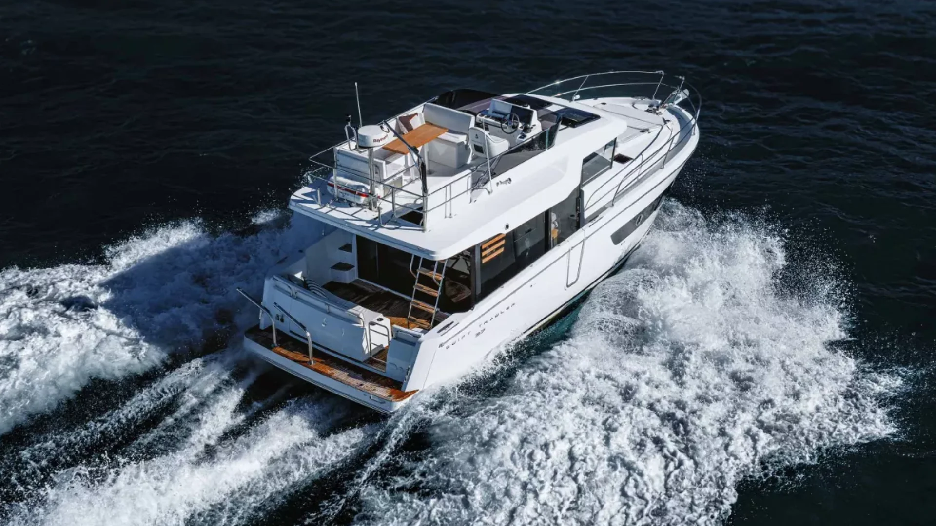 Beneteau Swift Trawler 37 Fly Hero