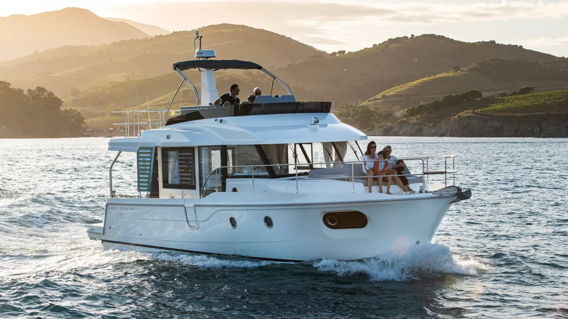 Beneteau Swift Trawler 41 Fly Hero