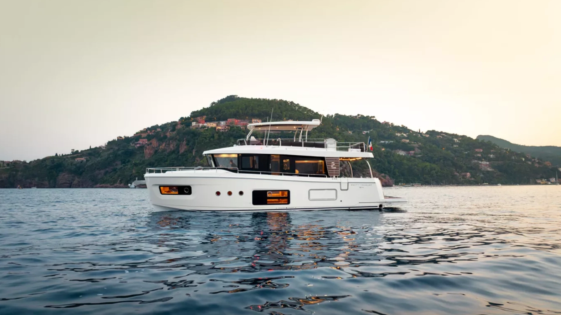 Beneteau Swift Trawler 54 Hero
