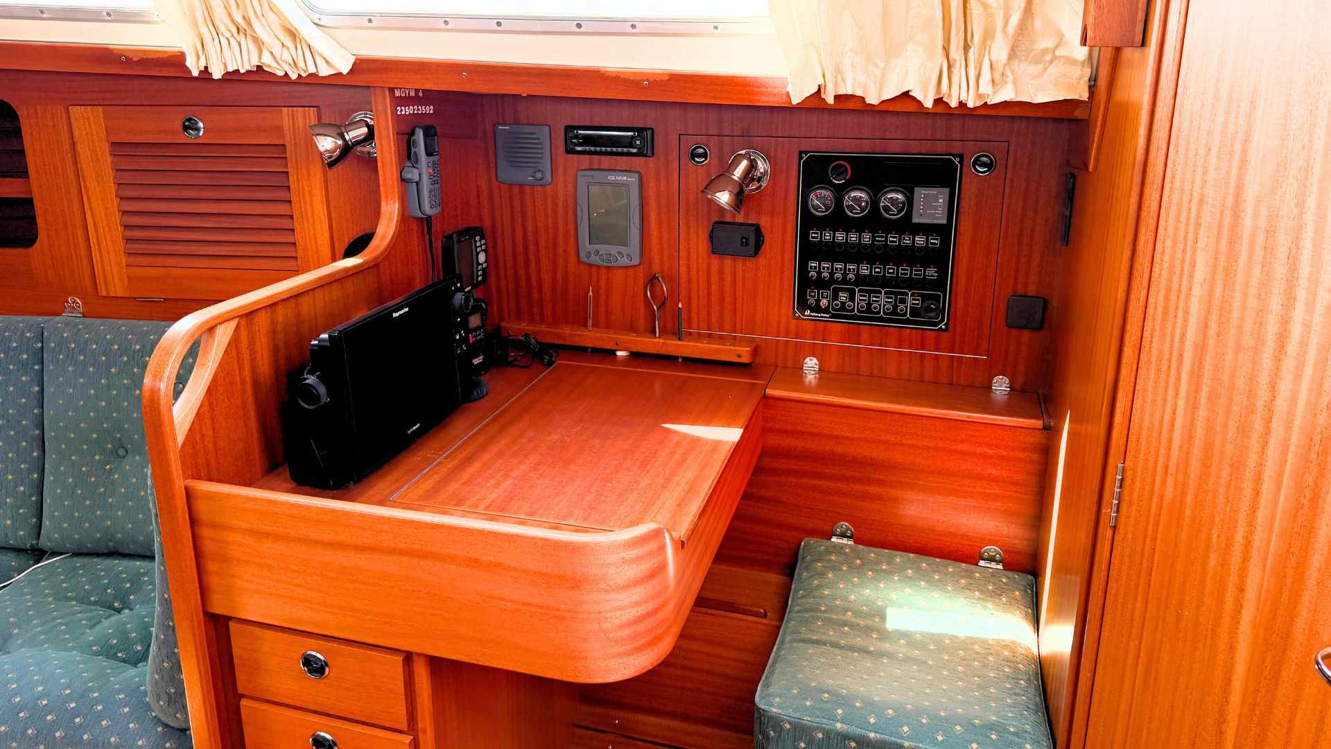 Hallberg-Rassy 31 - 12