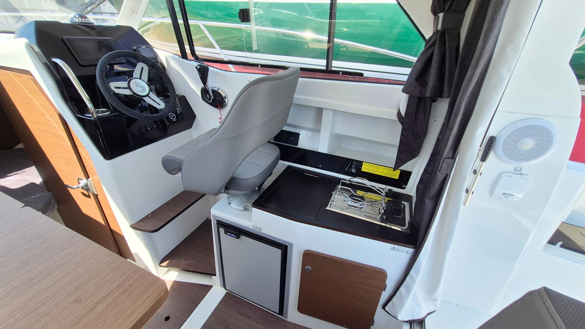 Beneteau Antares 7 OB – V2 – Must Have Options - 17