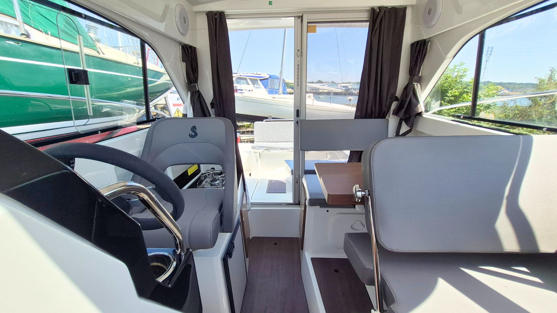 Beneteau Antares 7 OB – V2 – Must Have Options - 21