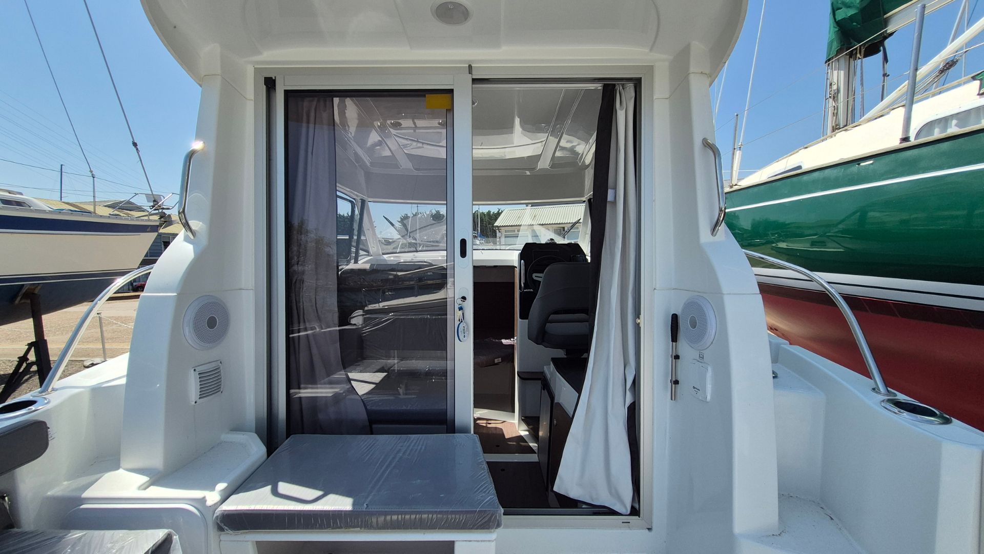 Beneteau Antares 7 OB – V2 – Must Have Options - 8