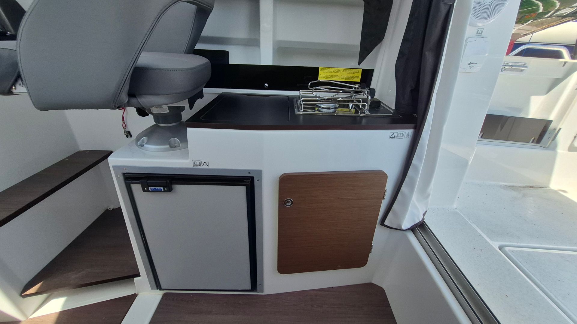 Beneteau Antares 7 OB – V2 – Must Have Options - 10
