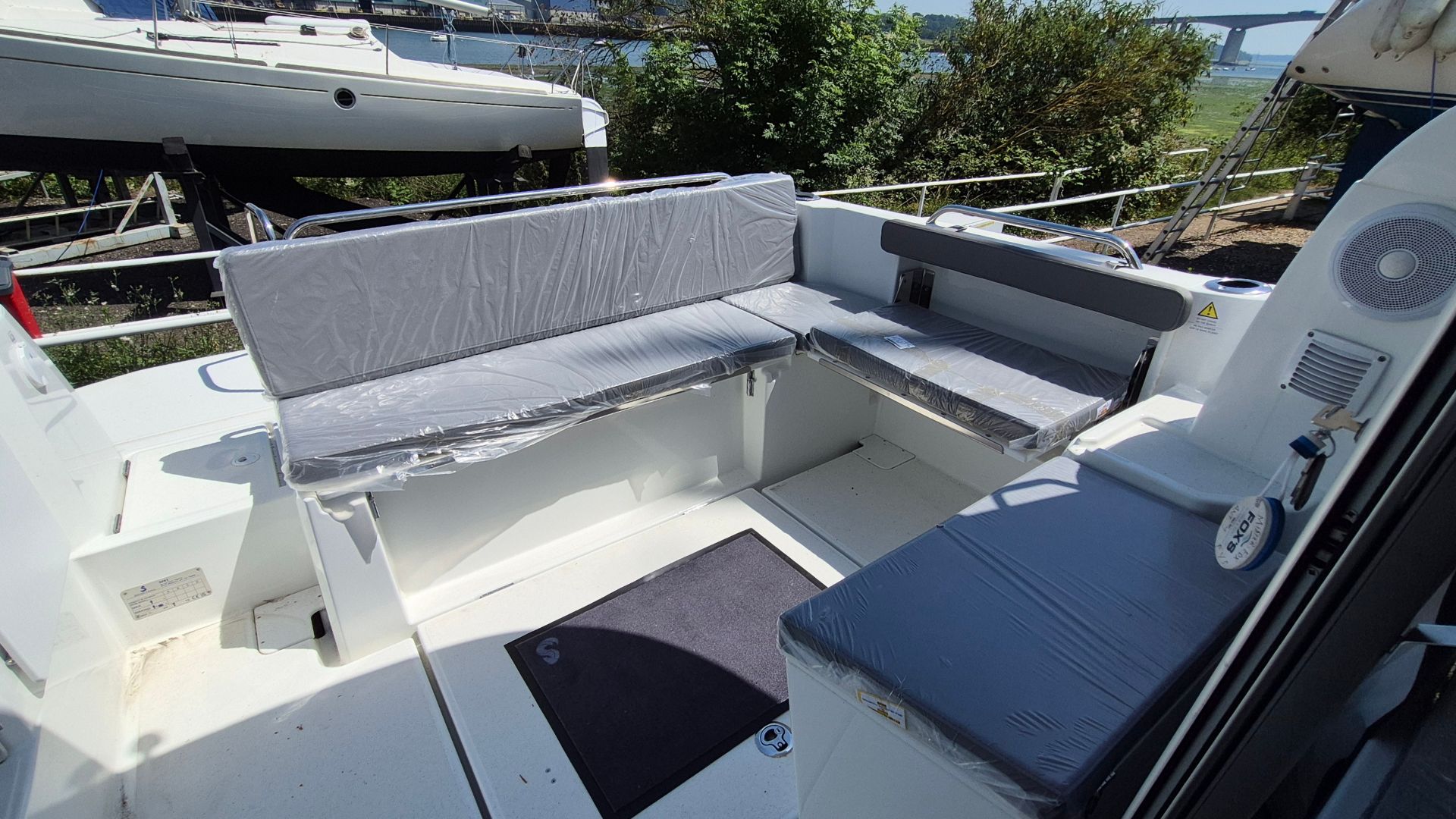 Beneteau Antares 7 OB – V2 – Must Have Options - 12
