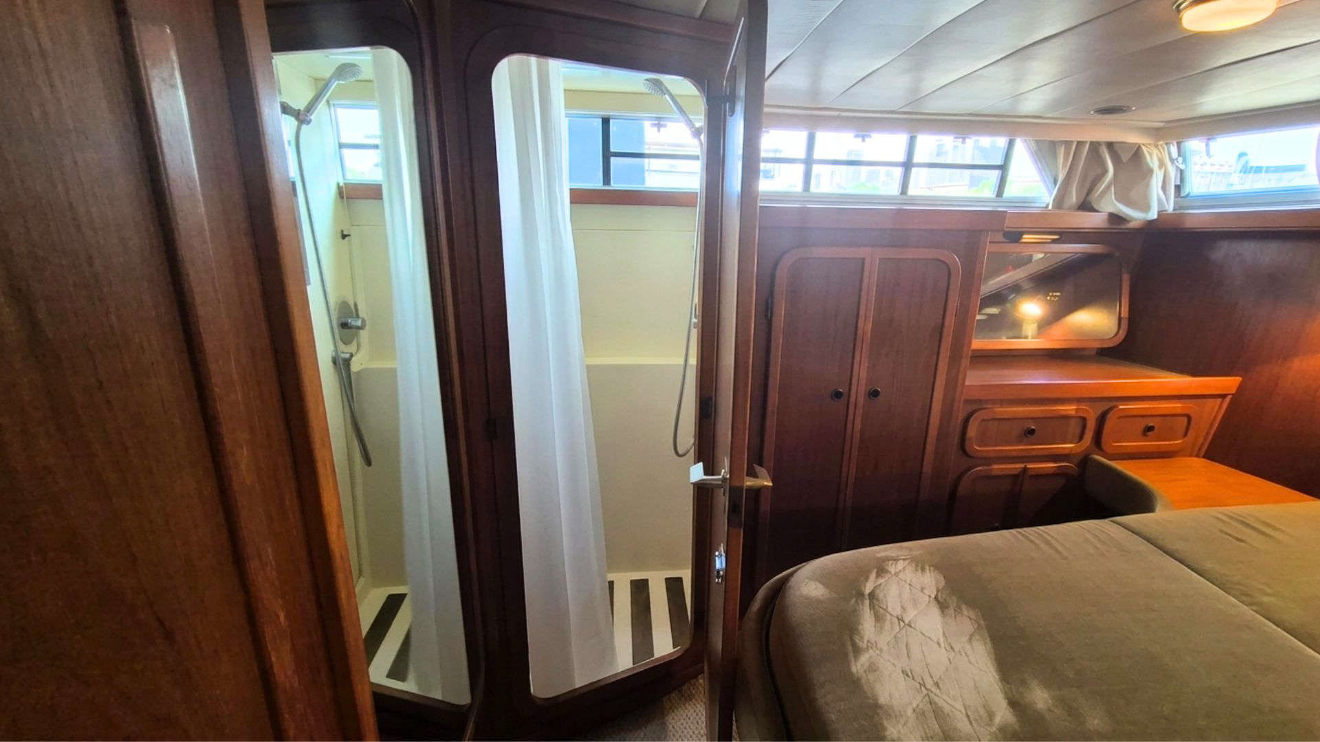 Broom Ocean 42 - 25