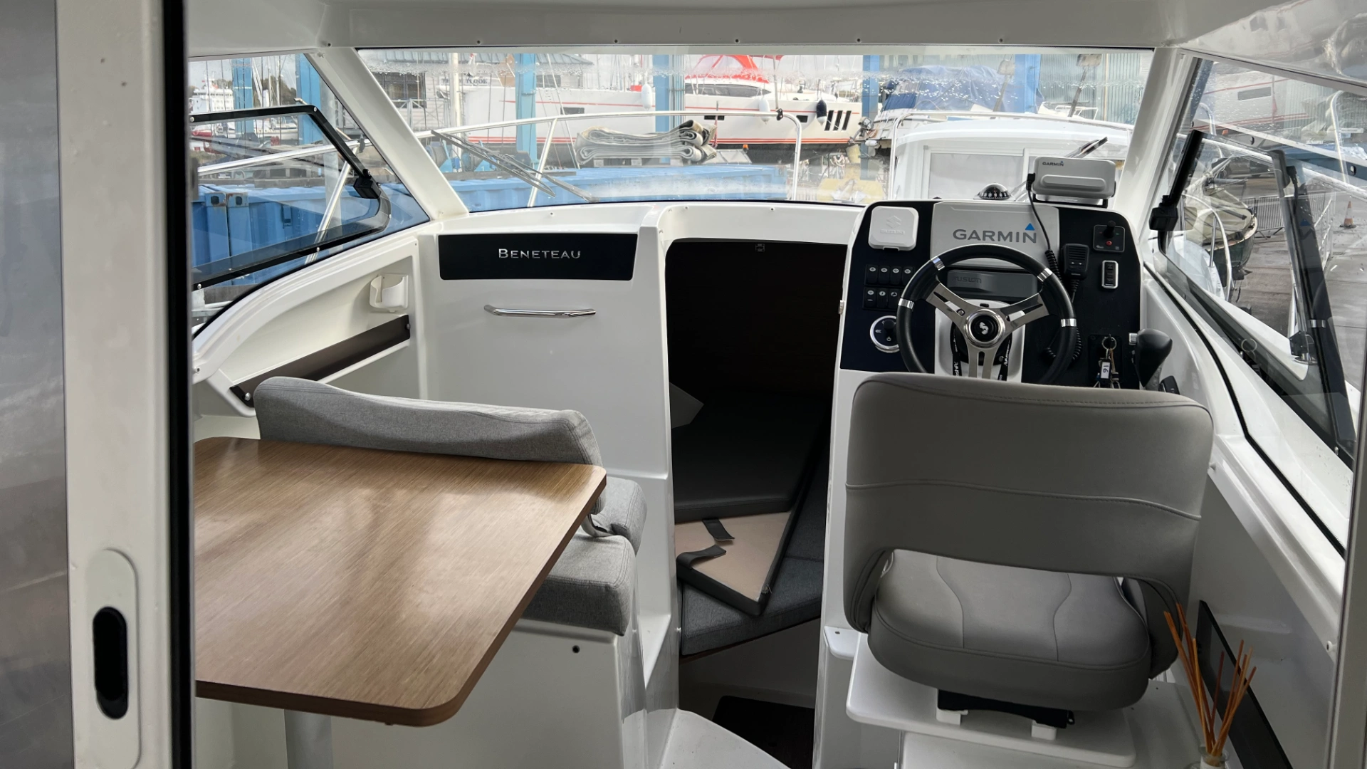 Beneteau Antares 8 - 3