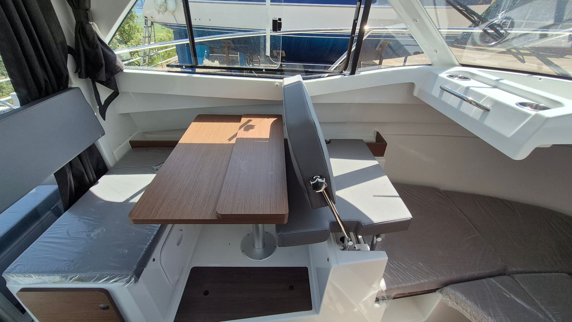 Beneteau Antares 7 OB – V2 – Must Have Options - 19