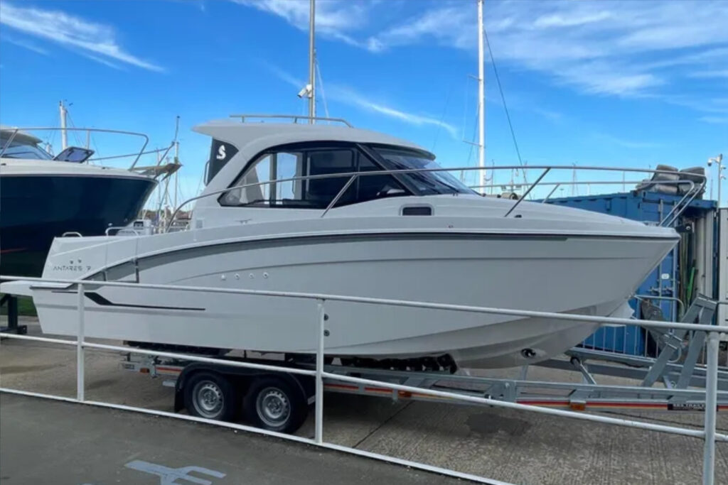Beneteau Antares 7 OB V2