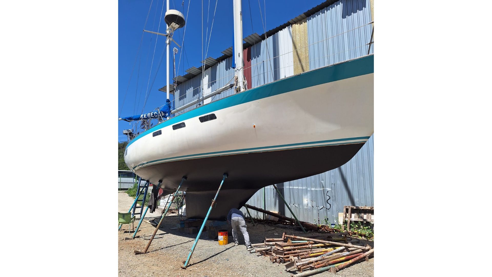 Oyster 39 - on hardstanding