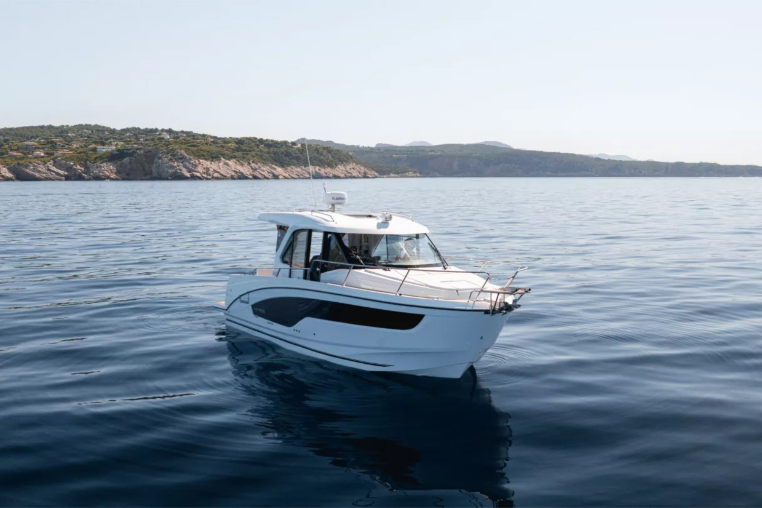 Beneteau Antares 9 on Water