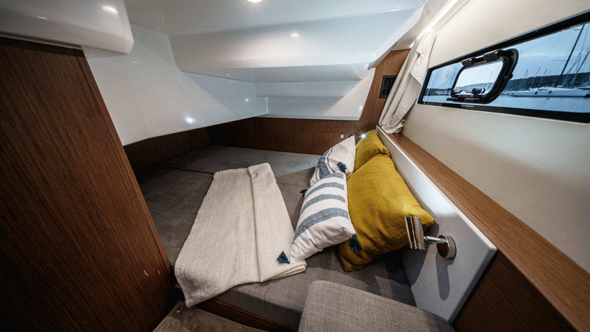 Beneteau Antares 9 – V2 – Must Have Options - 6