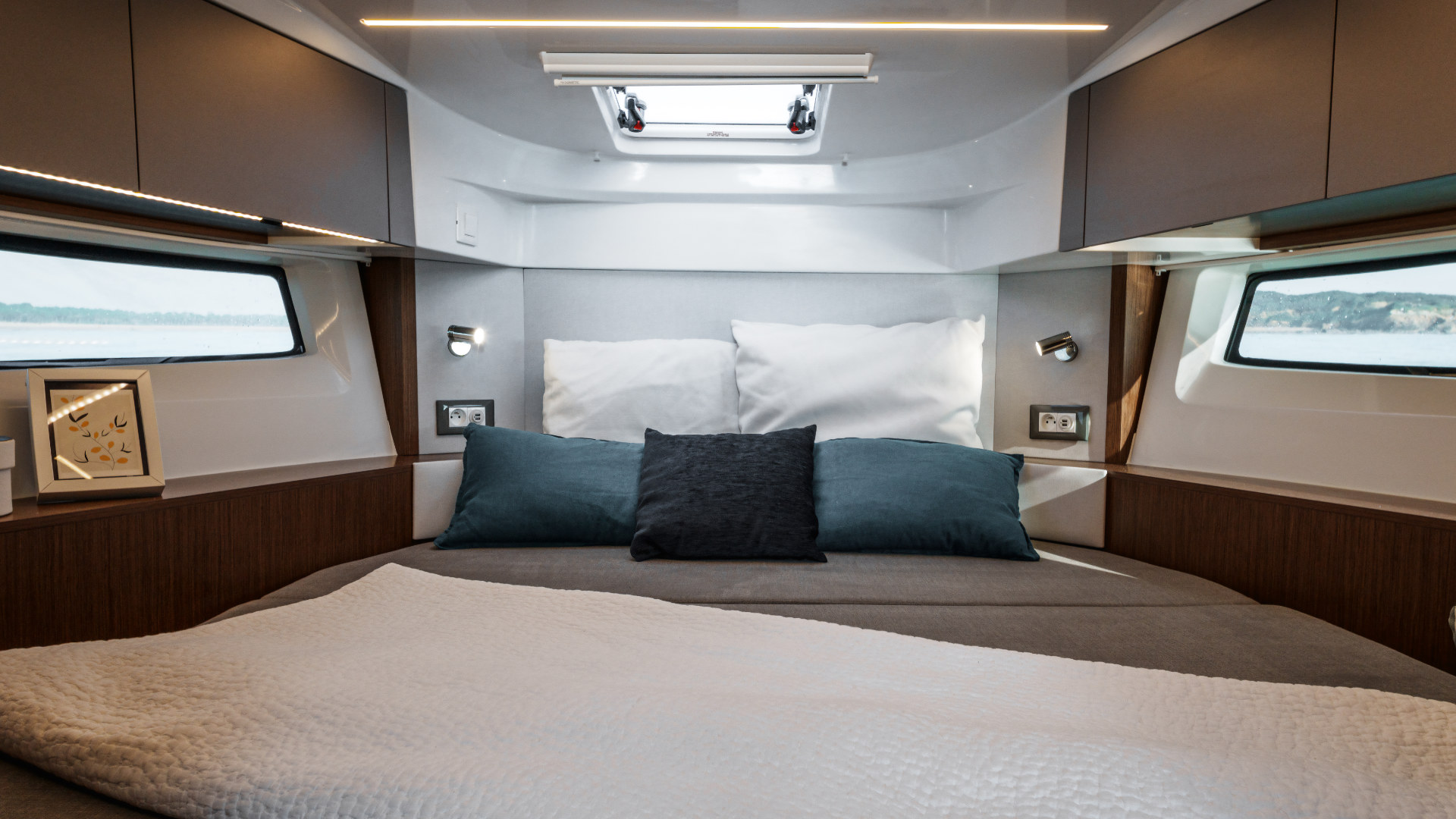 Beneteau Antares 9 – V2 – Must Have Options - 8
