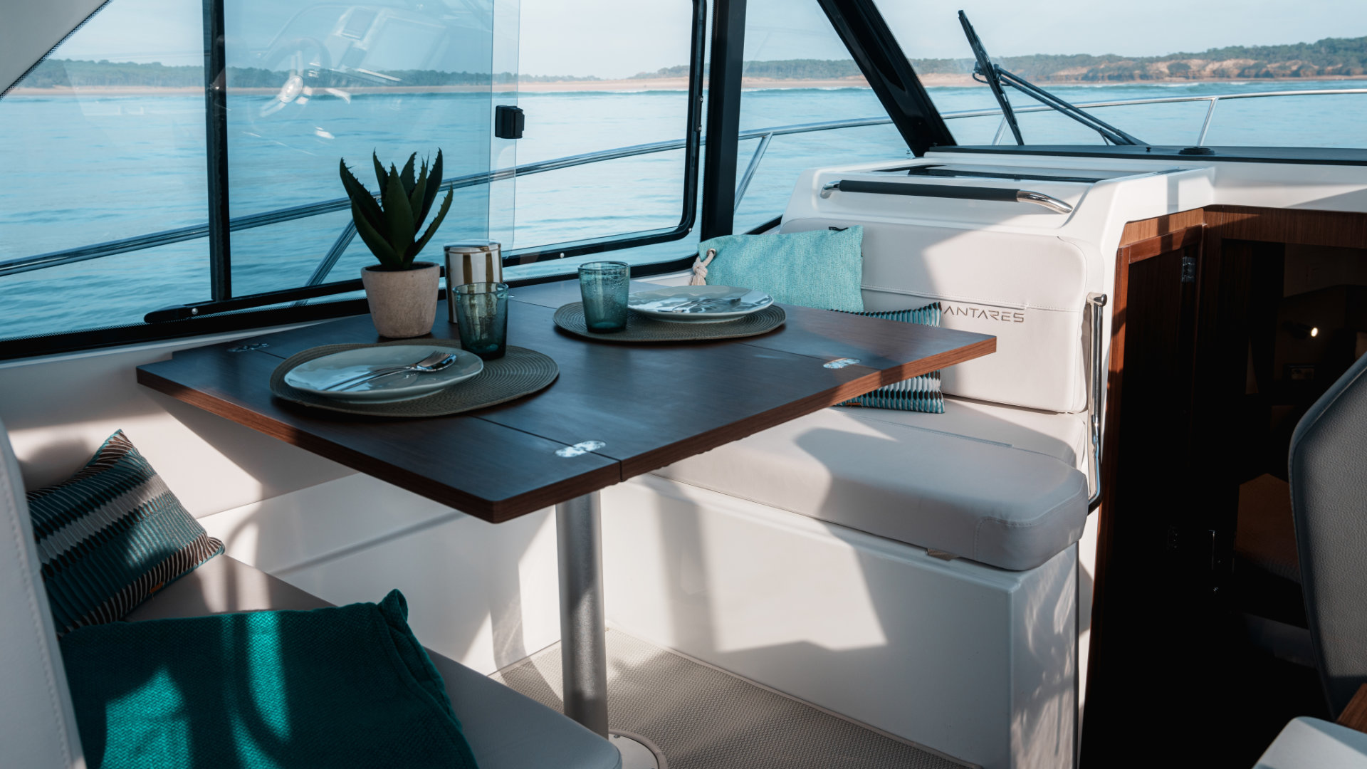 Beneteau Antares 9 – V2 – Must Have Options - 10