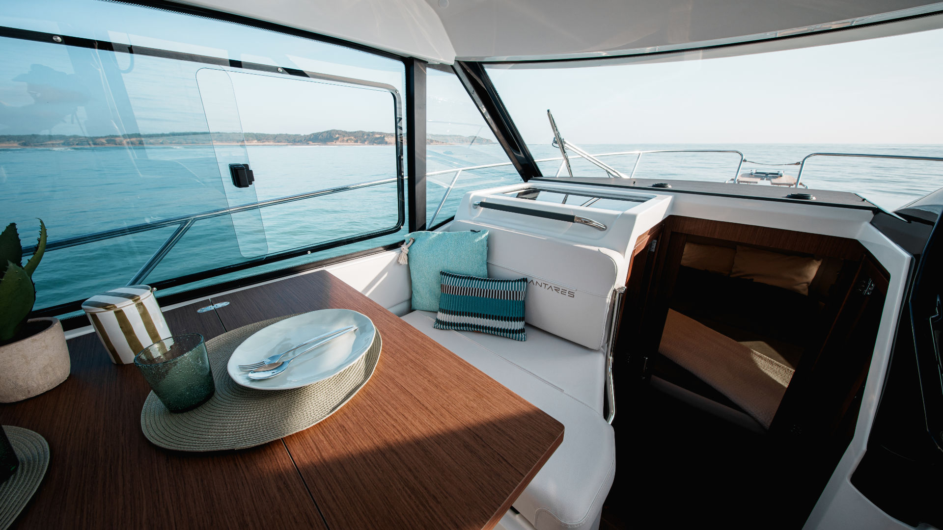 Beneteau Antares 9 – V2 – Must Have Options - 11
