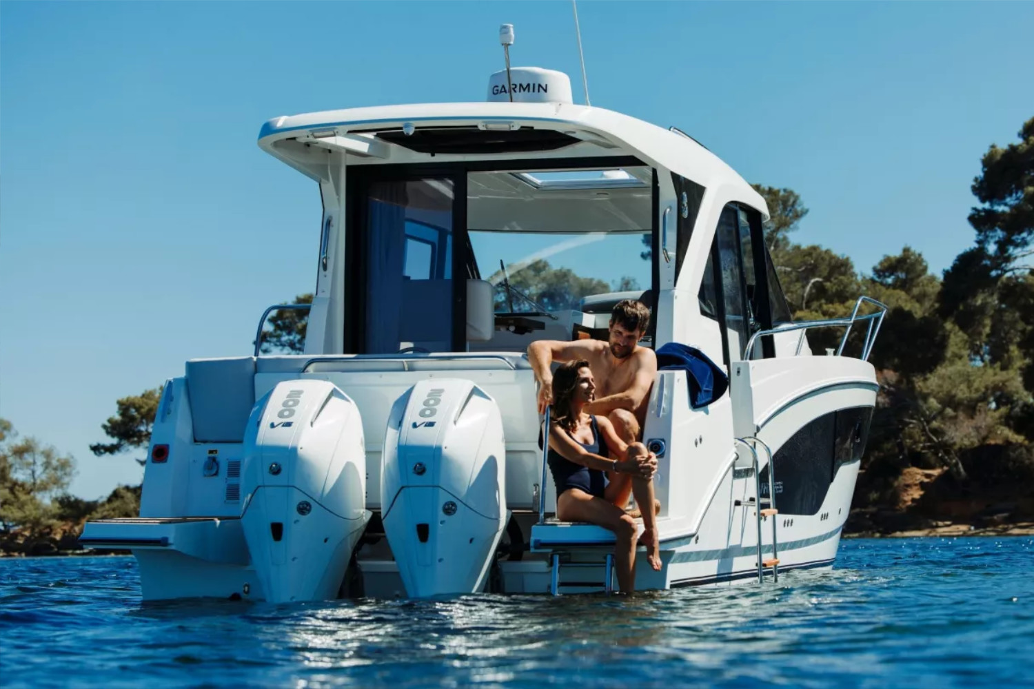 Beneteau Antares 9 Outboards