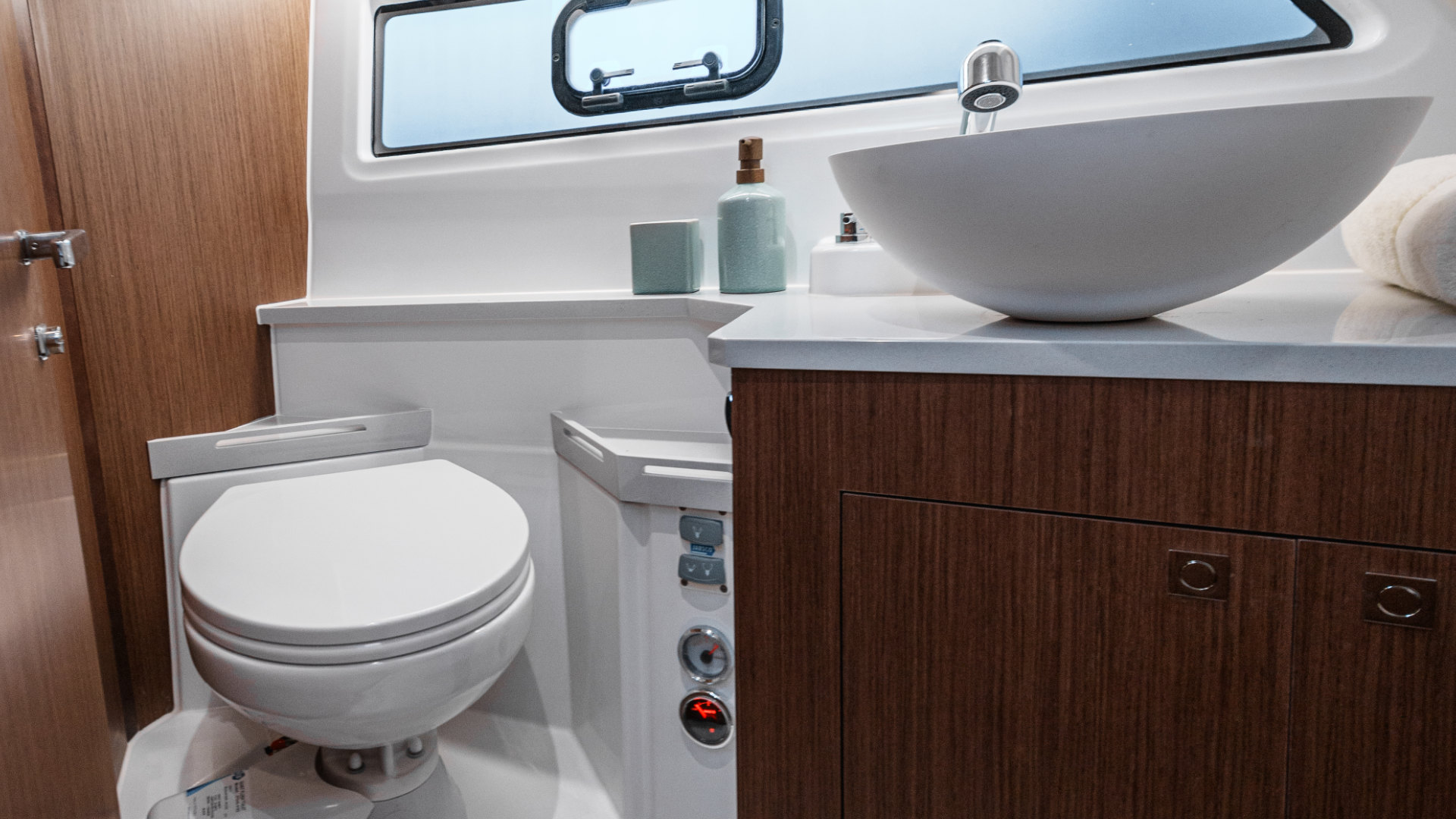 Beneteau Antares 9 – V2 – Must Have Options - 13