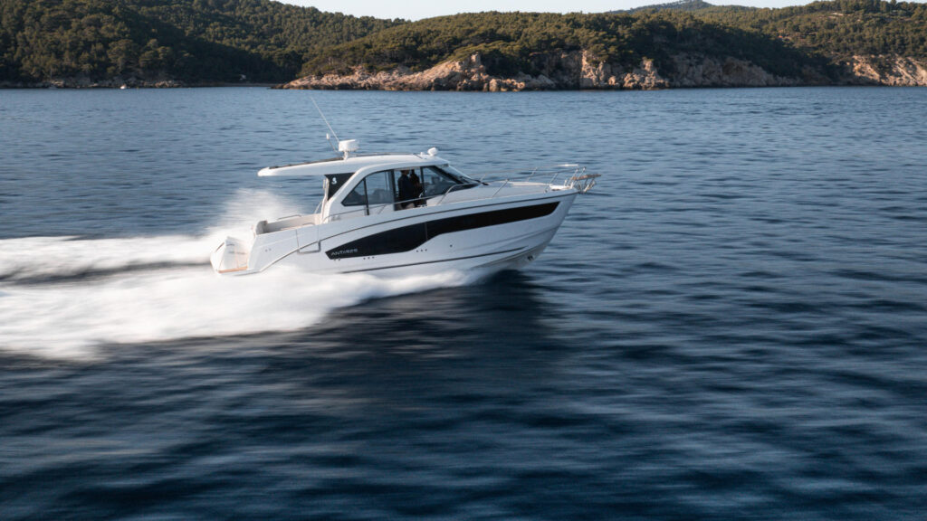 Beneteau Antares 9 – V2 – Must Have Options