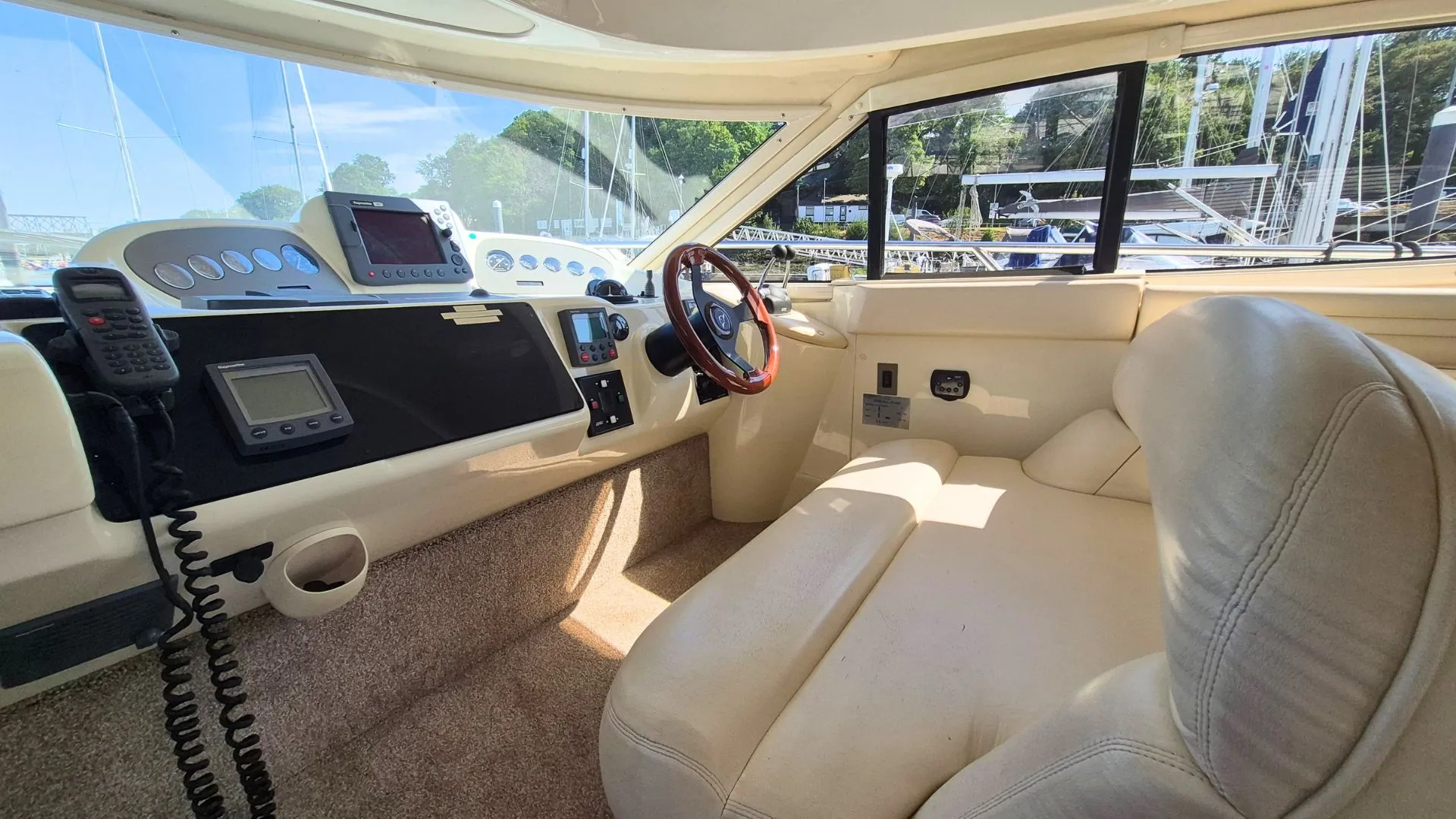 Sealine F37 - 21