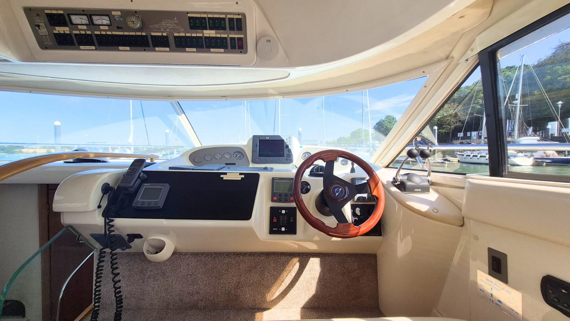 Sealine F37 - 22