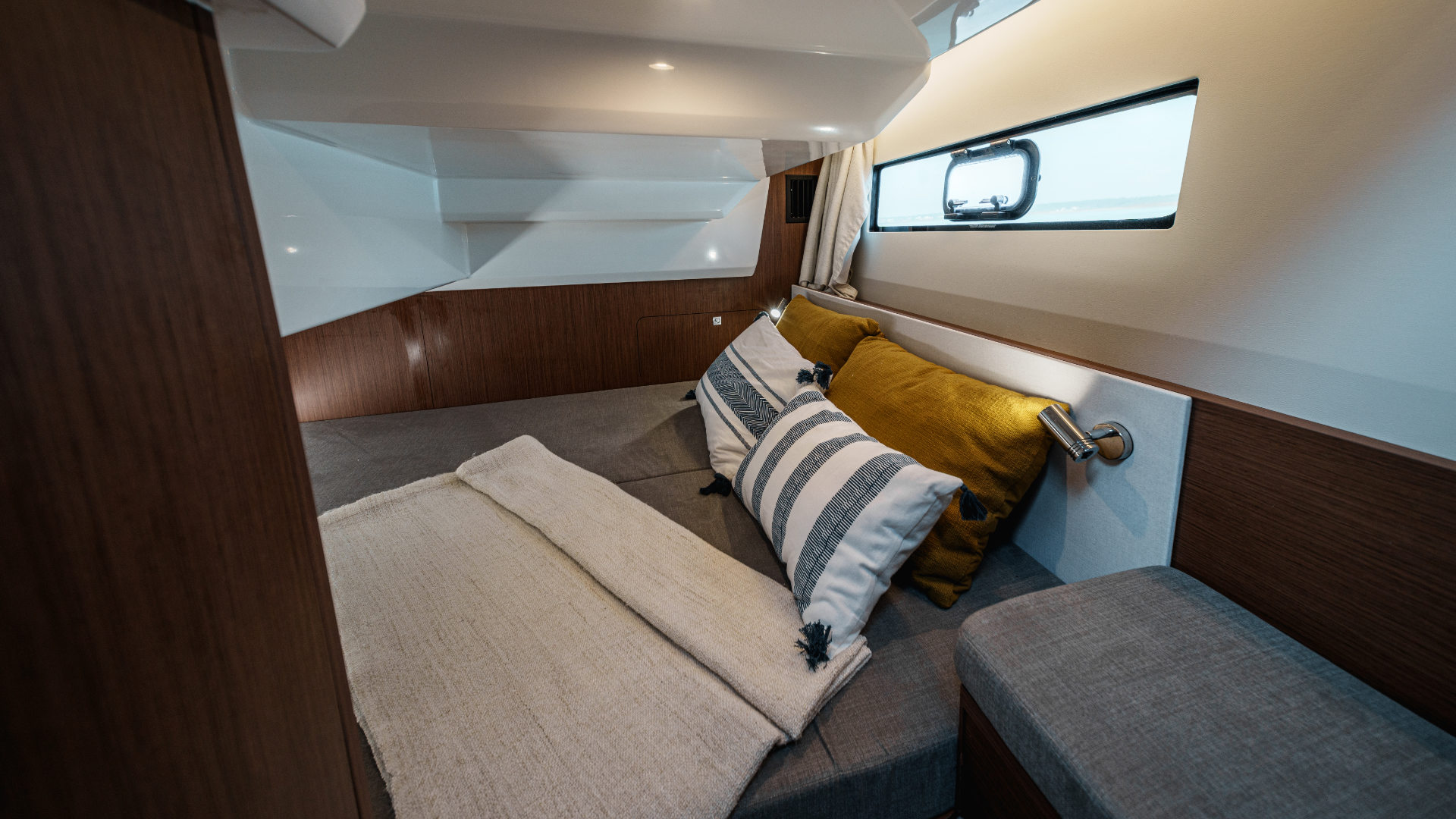 Beneteau Antares 9 – V2 – Ultimate Spec - 12