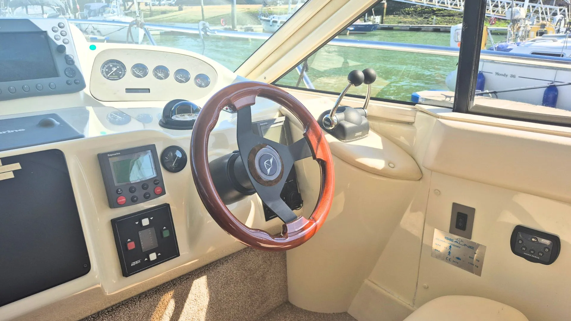 Sealine F37 - 23