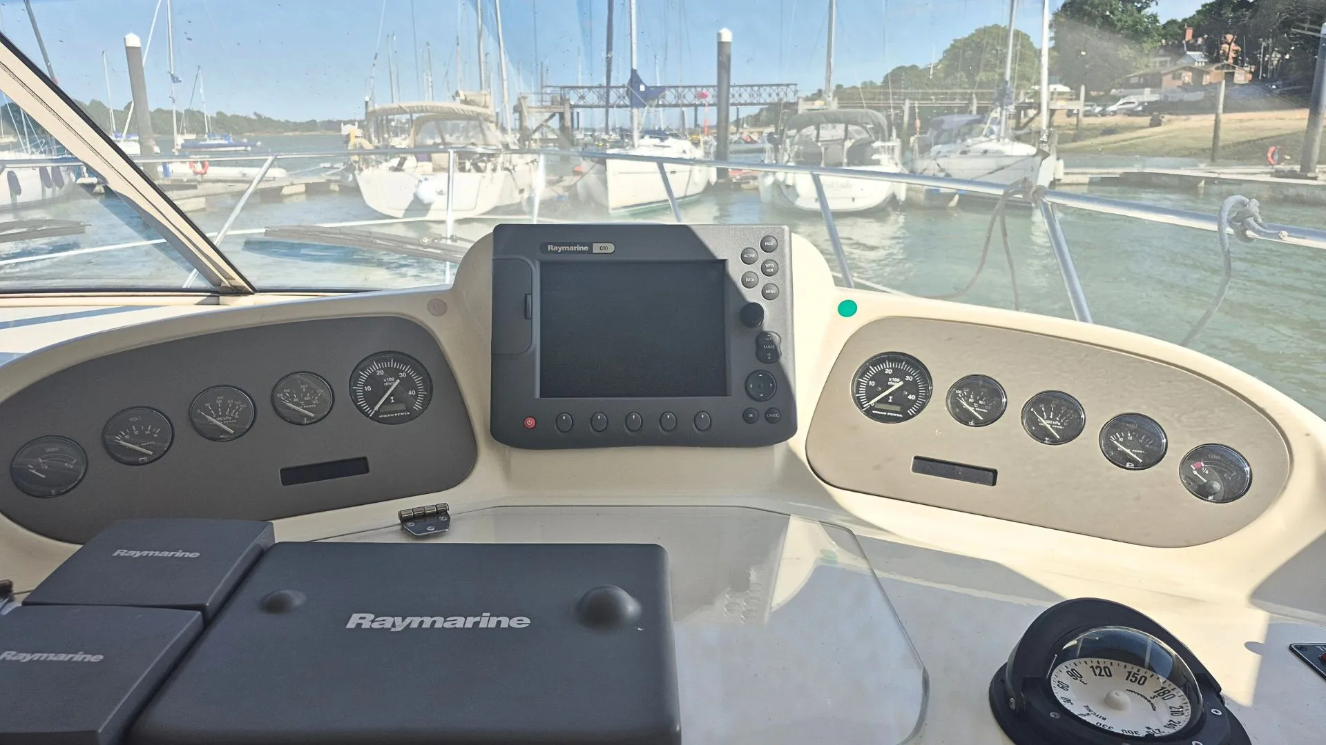 Sealine F37 - 24