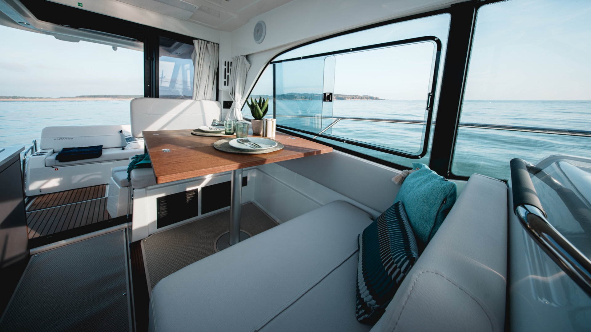Beneteau Antares 9 – V2 – Ultimate Spec - 10