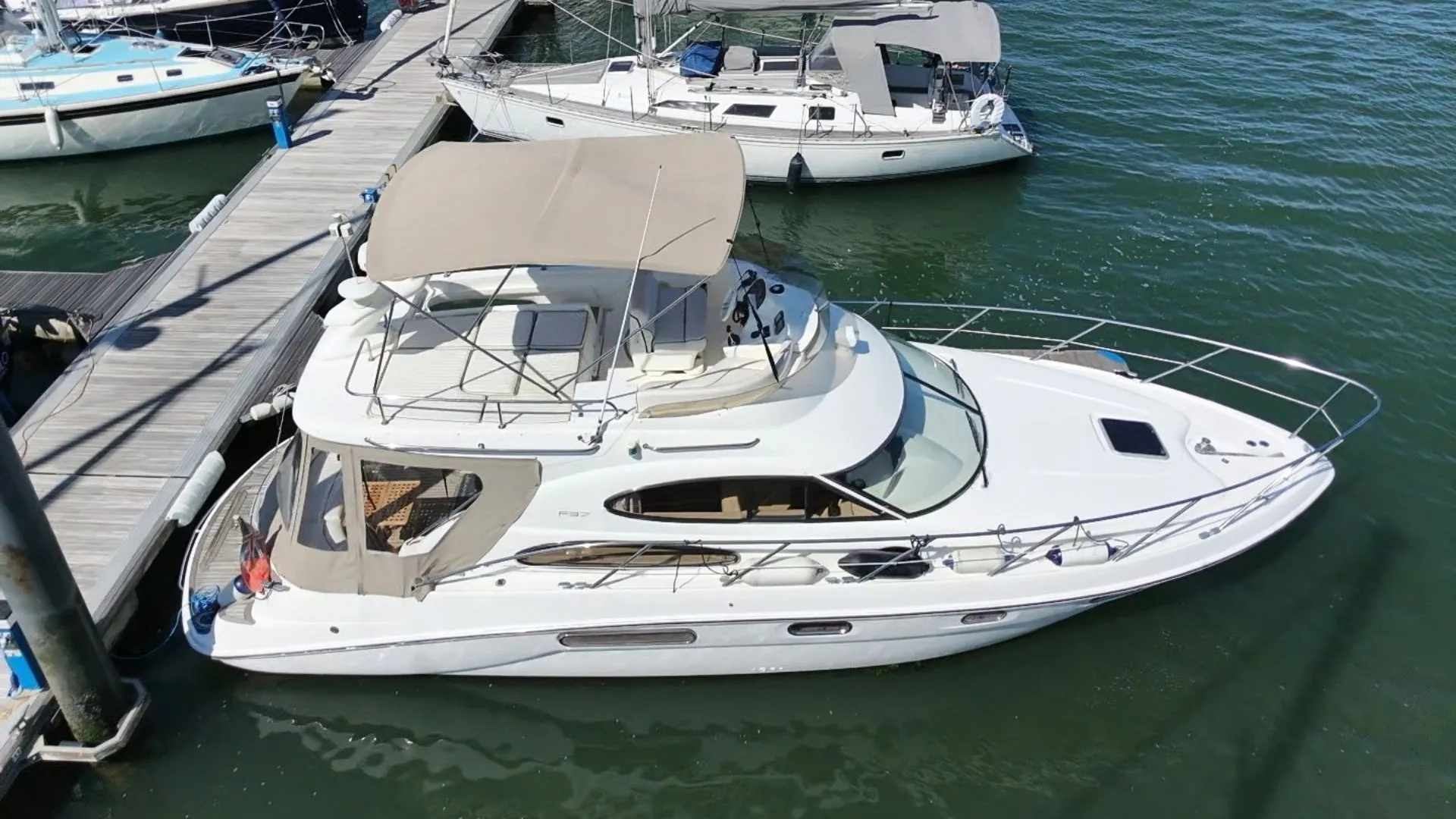 Sealine F37 - 2