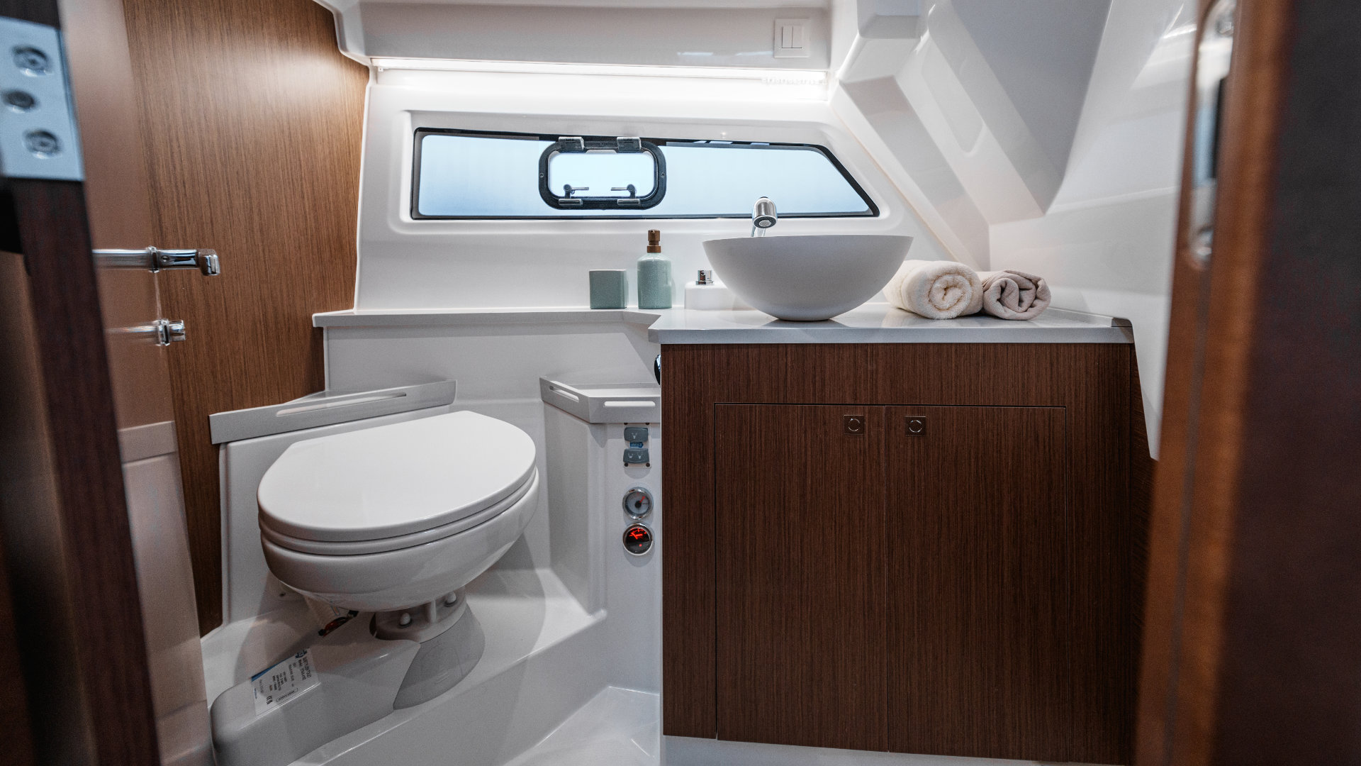 Beneteau Antares 9 – V2 – Ultimate Spec - 7